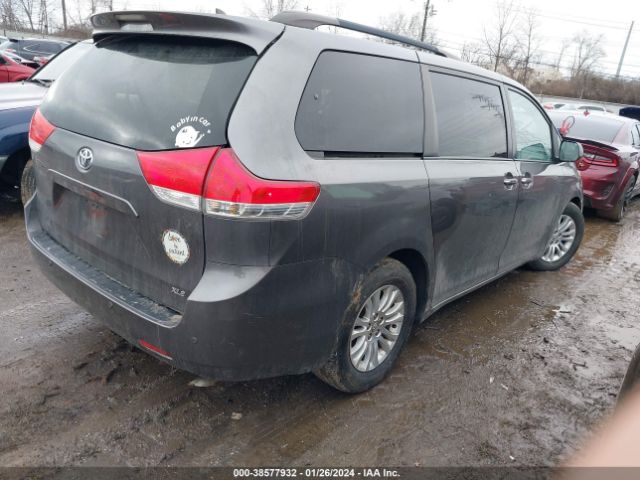 Photo 3 VIN: 5TDYK3DC0ES482735 - TOYOTA SIENNA 