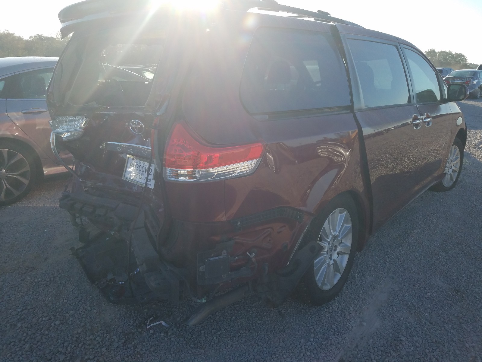 Photo 3 VIN: 5TDYK3DC0ES482864 - TOYOTA SIENNA XLE 