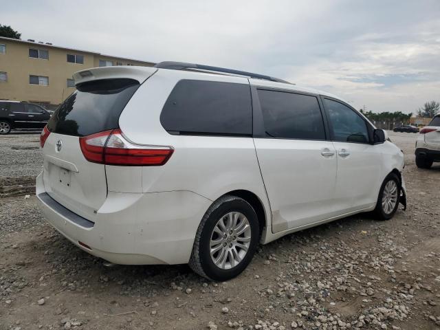 Photo 2 VIN: 5TDYK3DC0FS533233 - TOYOTA SIENNA XLE 