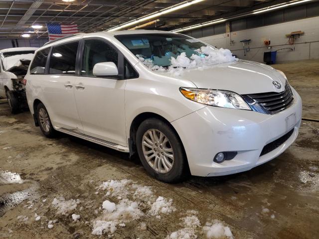 Photo 3 VIN: 5TDYK3DC0FS544460 - TOYOTA SIENNA XLE 