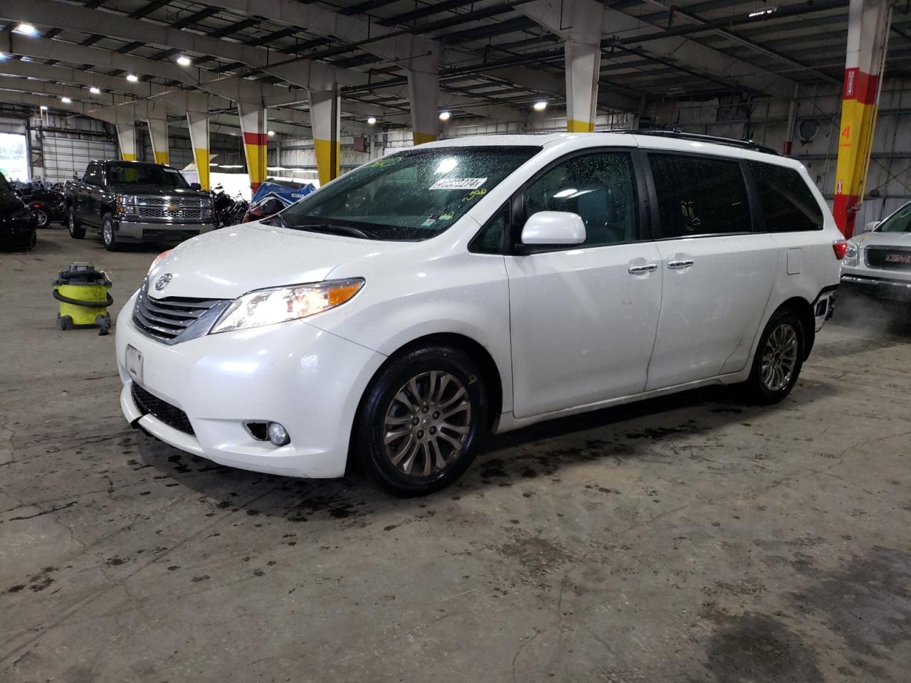 Photo 0 VIN: 5TDYK3DC0FS574221 - TOYOTA SIENNA 