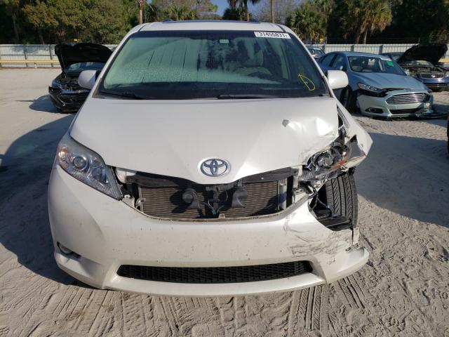 Photo 8 VIN: 5TDYK3DC0FS583856 - TOYOTA SIENNA XLE 