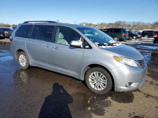 Photo 3 VIN: 5TDYK3DC0GS713927 - TOYOTA SIENNA XLE 