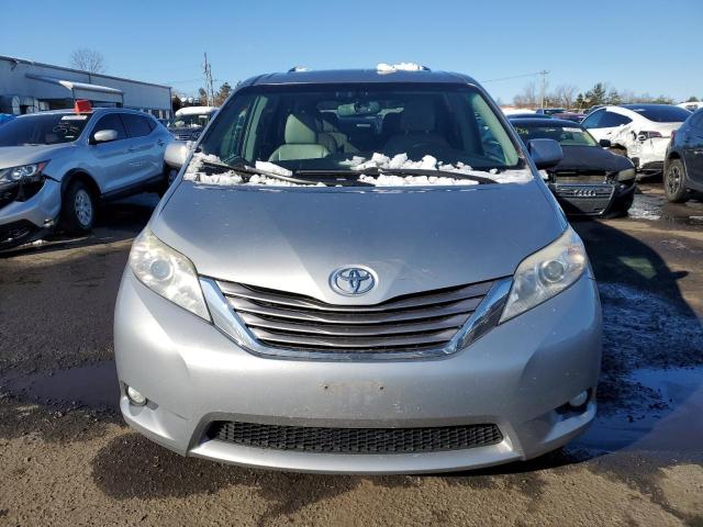 Photo 4 VIN: 5TDYK3DC0GS713927 - TOYOTA SIENNA XLE 