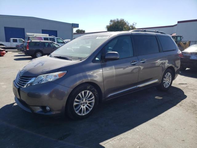 Photo 0 VIN: 5TDYK3DC0GS752551 - TOYOTA SIENNA XLE 