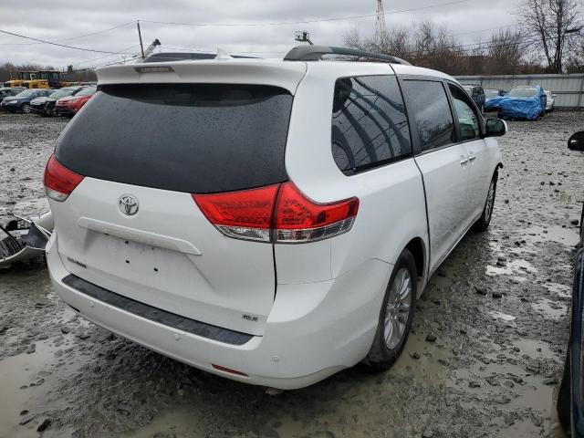 Photo 2 VIN: 5TDYK3DC1BS036282 - TOYOTA SIENNA XLE 