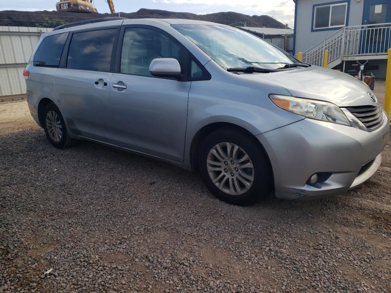 Photo 3 VIN: 5TDYK3DC1BS072800 - TOYOTA SIENNA 