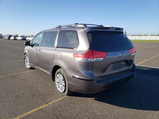 Photo 2 VIN: 5TDYK3DC1BS092092 - TOYOTA SIENNA XLE 