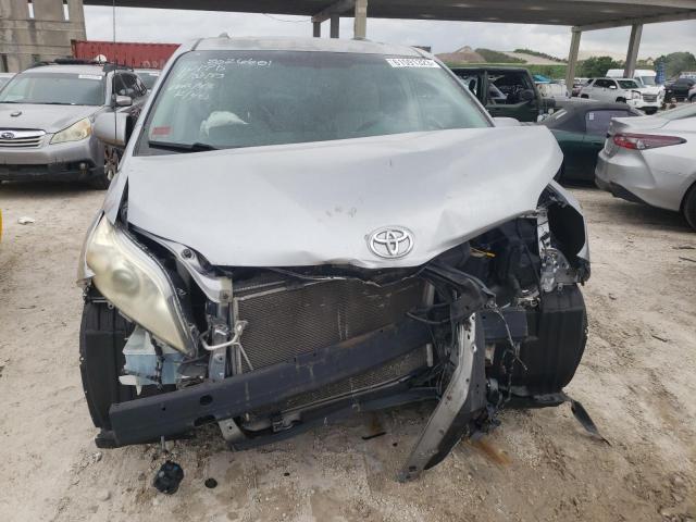 Photo 4 VIN: 5TDYK3DC1BS112129 - TOYOTA SIENNA XLE 