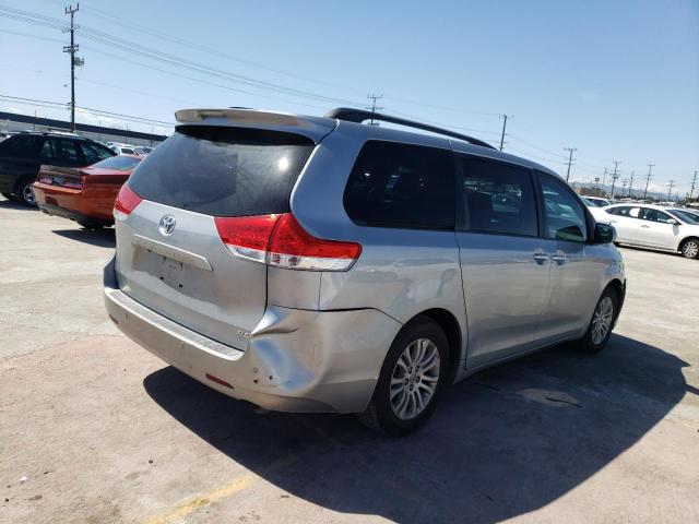 Photo 2 VIN: 5TDYK3DC1BS123373 - TOYOTA SIENNA XLE 