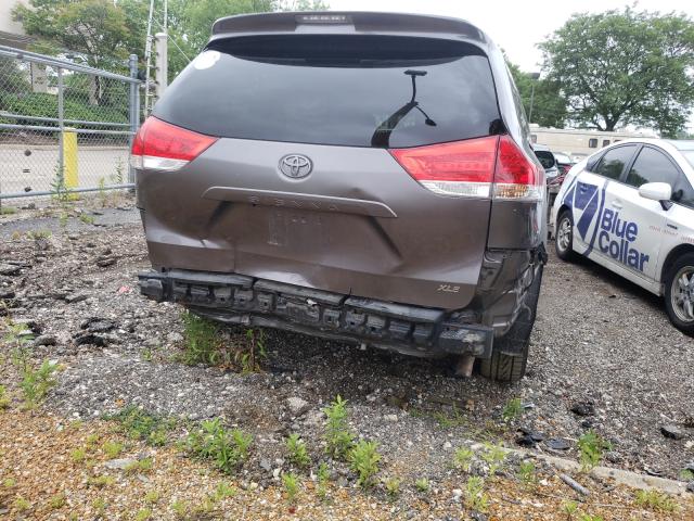 Photo 8 VIN: 5TDYK3DC1BS128377 - TOYOTA SIENNA XLE 