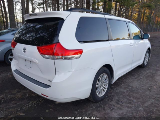 Photo 3 VIN: 5TDYK3DC1BS137757 - TOYOTA SIENNA 