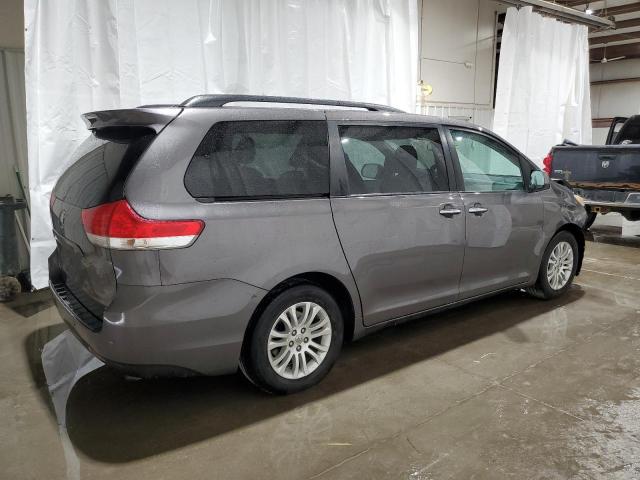 Photo 2 VIN: 5TDYK3DC1CS211051 - TOYOTA SIENNA XLE 