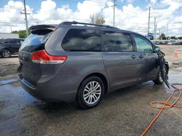 Photo 2 VIN: 5TDYK3DC1CS211213 - TOYOTA SIENNA XLE 