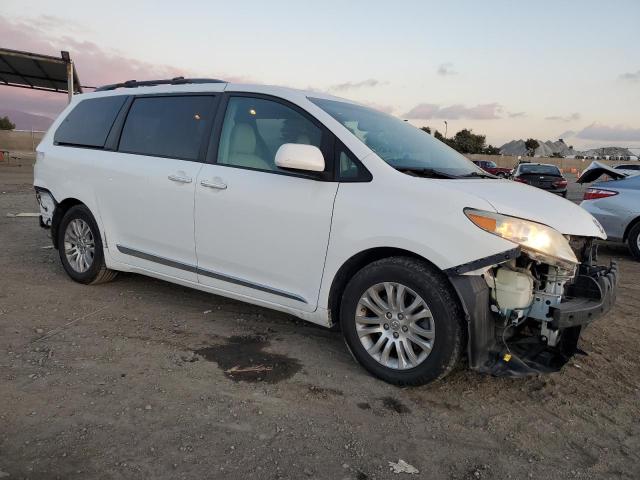 Photo 3 VIN: 5TDYK3DC1CS211700 - TOYOTA SIENNA XLE 