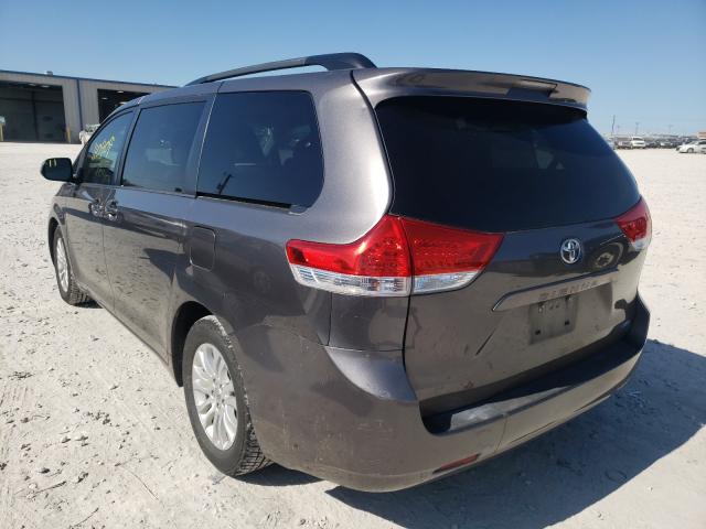 Photo 2 VIN: 5TDYK3DC1CS213706 - TOYOTA SIENNA XLE 