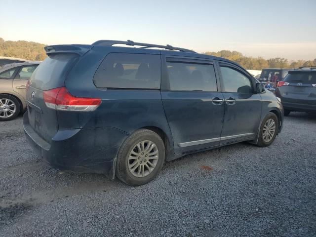 Photo 2 VIN: 5TDYK3DC1CS232241 - TOYOTA SIENNA XLE 