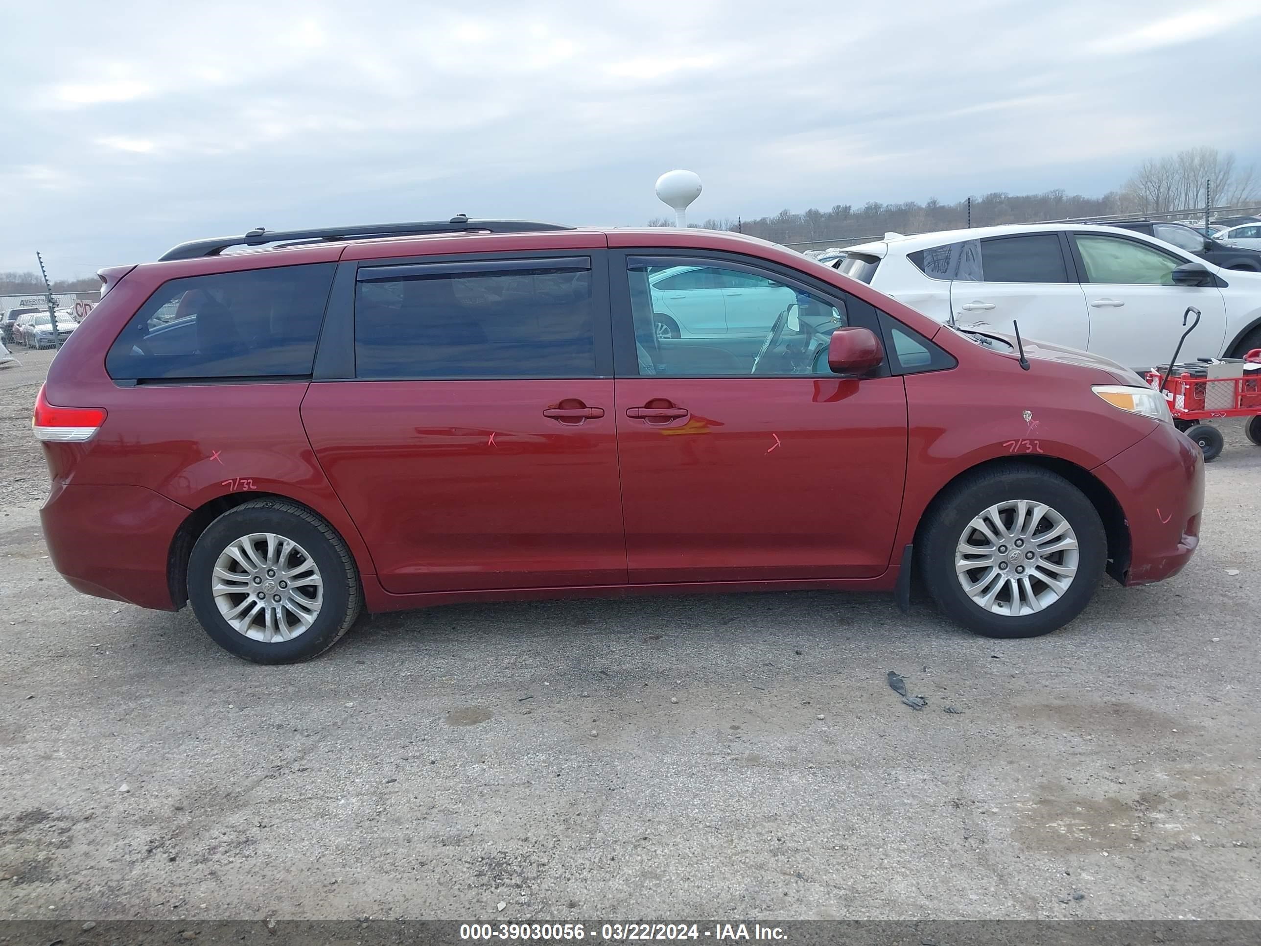 Photo 13 VIN: 5TDYK3DC1CS236029 - TOYOTA SIENNA 