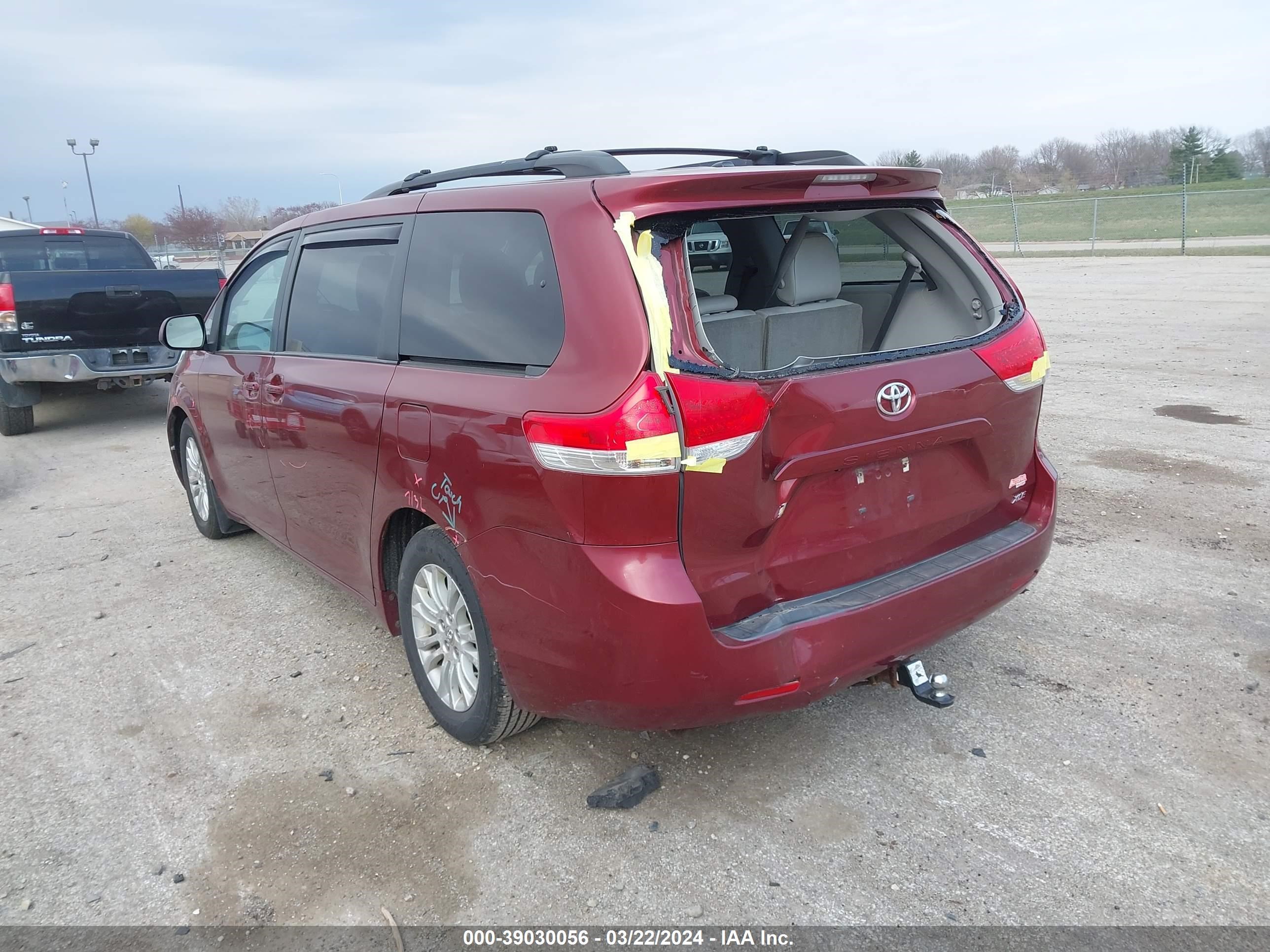 Photo 2 VIN: 5TDYK3DC1CS236029 - TOYOTA SIENNA 