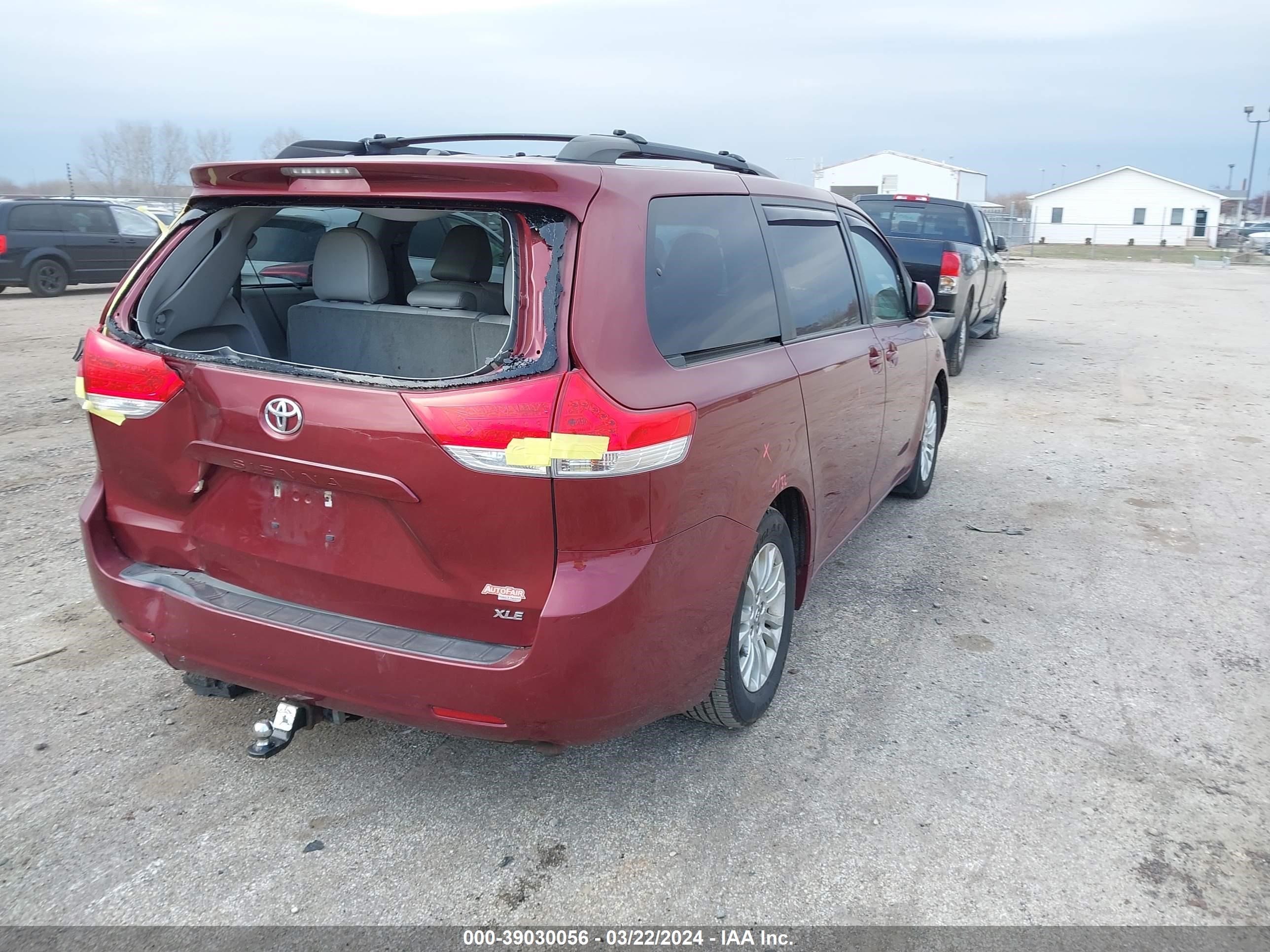 Photo 3 VIN: 5TDYK3DC1CS236029 - TOYOTA SIENNA 