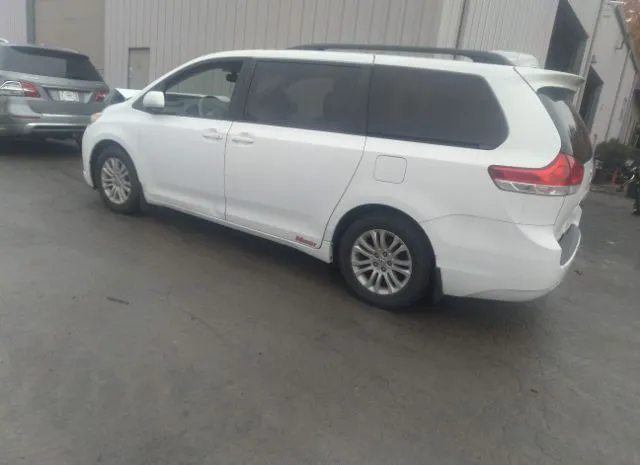 Photo 2 VIN: 5TDYK3DC1CS236032 - TOYOTA SIENNA 