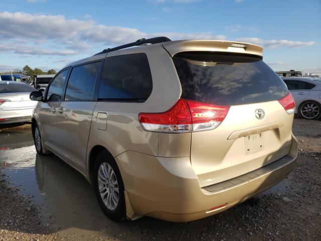 Photo 2 VIN: 5TDYK3DC1CS241036 - TOYOTA SIENNA XLE 