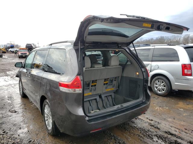 Photo 2 VIN: 5TDYK3DC1CS246575 - TOYOTA SIENNA XLE 