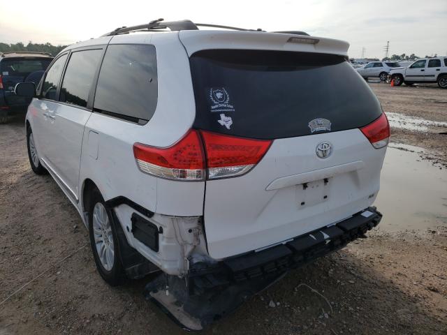 Photo 2 VIN: 5TDYK3DC1CS250061 - TOYOTA SIENNA XLE 