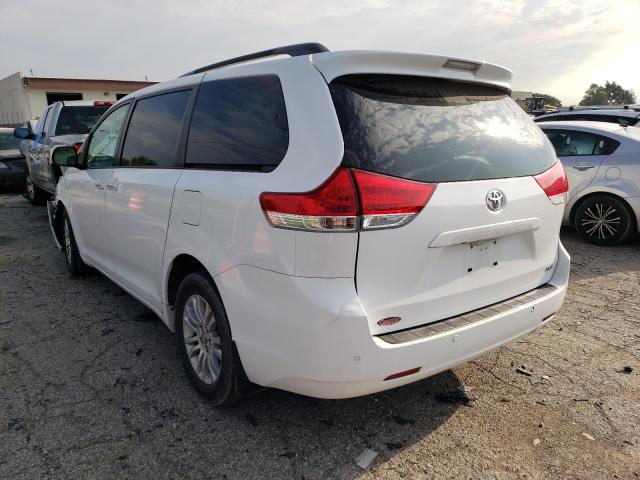 Photo 2 VIN: 5TDYK3DC1CS256331 - TOYOTA SIENNA XLE 