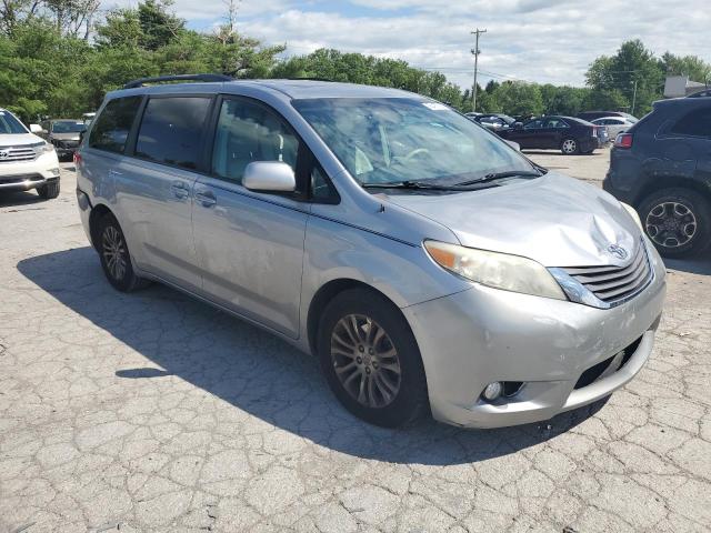 Photo 3 VIN: 5TDYK3DC1CS257401 - TOYOTA SIENNA XLE 