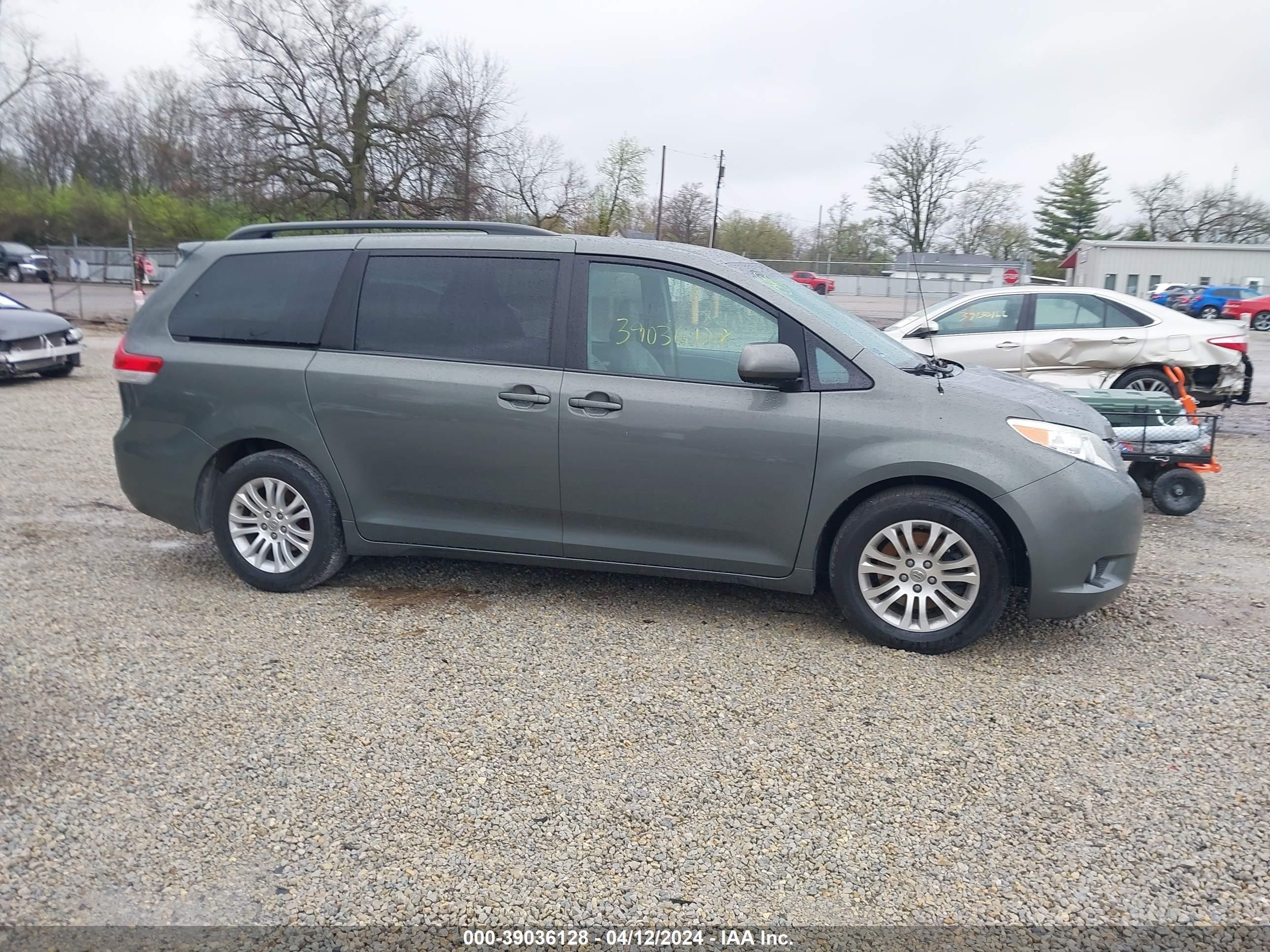 Photo 12 VIN: 5TDYK3DC1CS267023 - TOYOTA SIENNA 