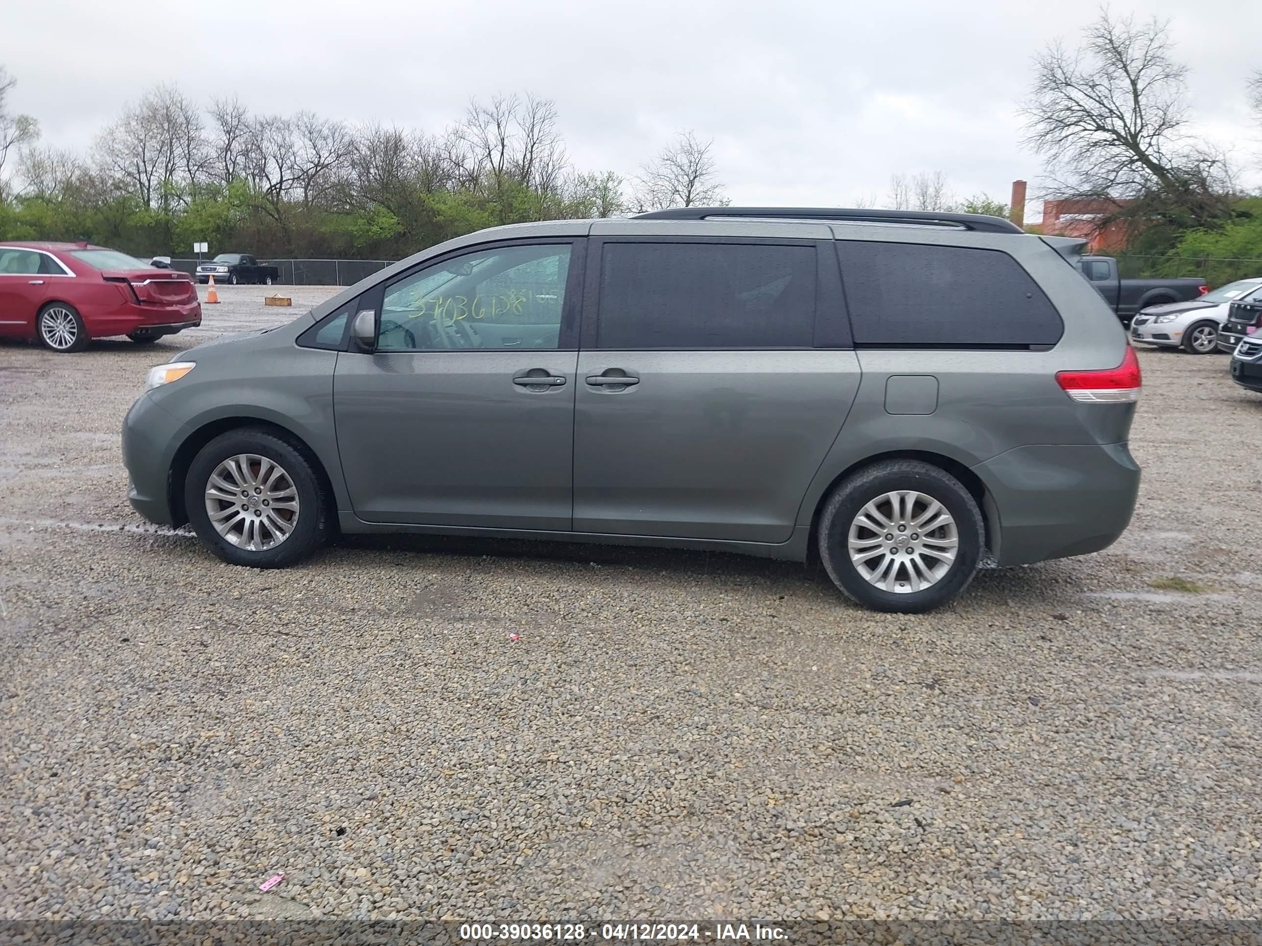 Photo 13 VIN: 5TDYK3DC1CS267023 - TOYOTA SIENNA 