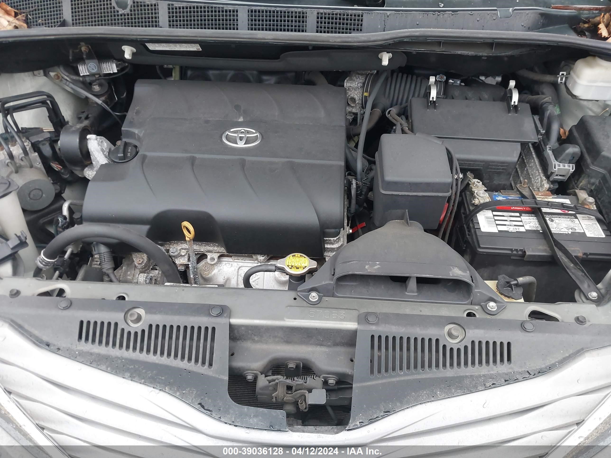 Photo 9 VIN: 5TDYK3DC1CS267023 - TOYOTA SIENNA 