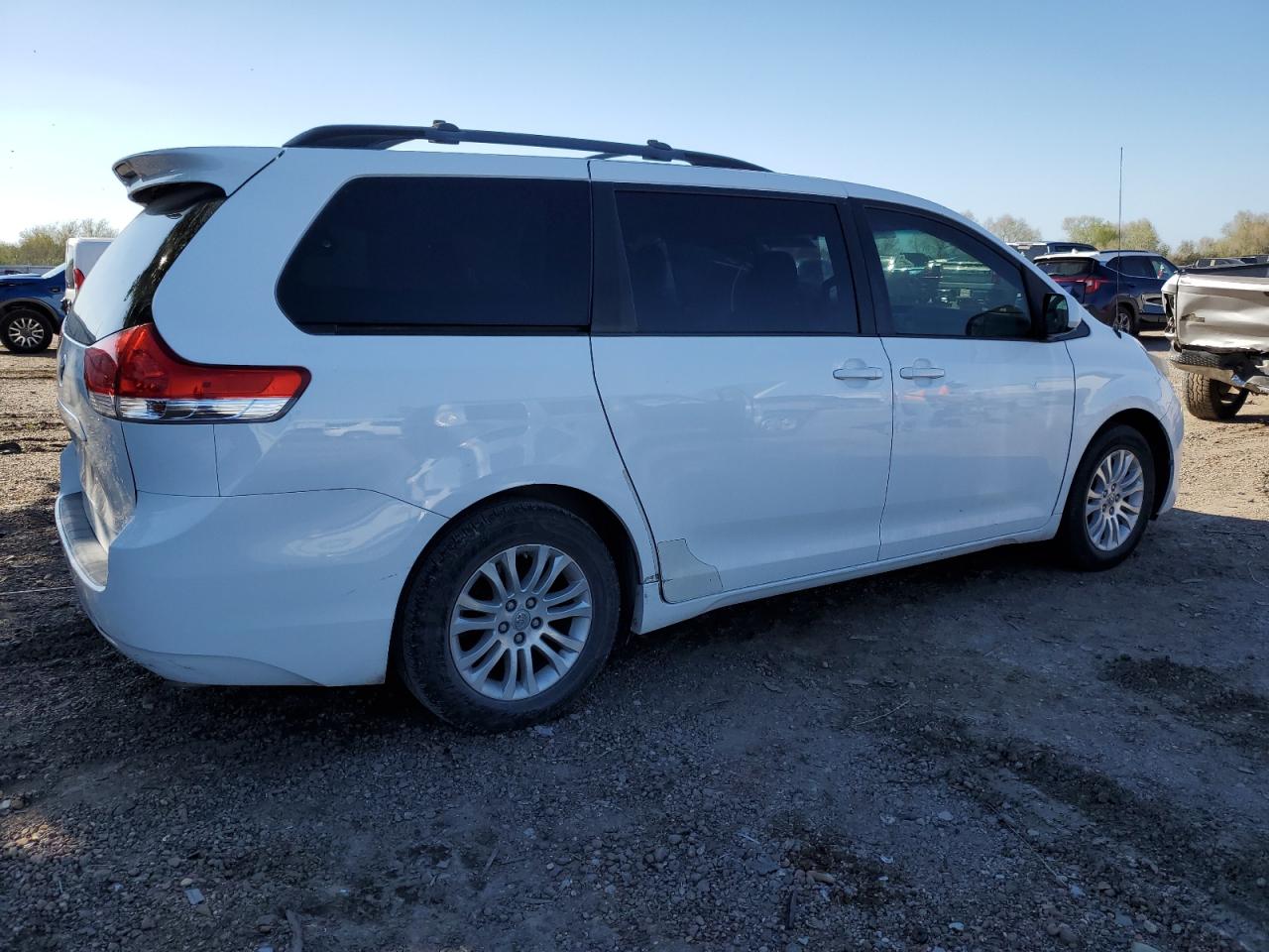 Photo 2 VIN: 5TDYK3DC1DS286754 - TOYOTA SIENNA 