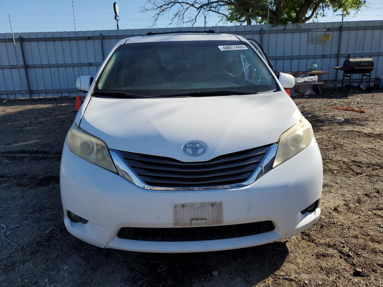 Photo 4 VIN: 5TDYK3DC1DS286754 - TOYOTA SIENNA 