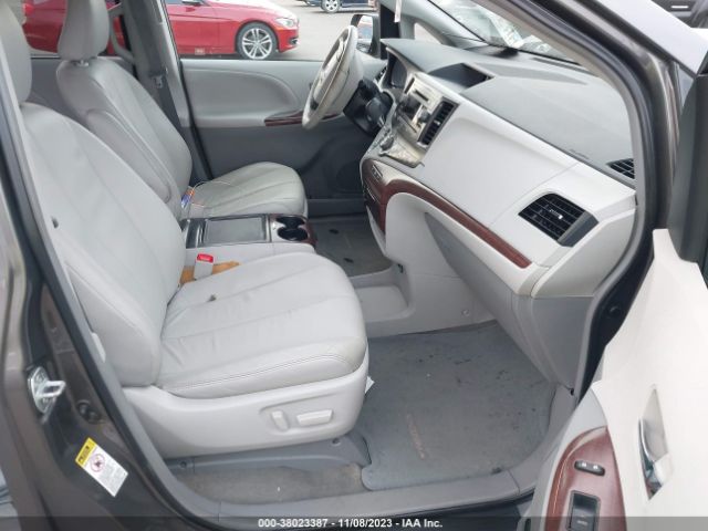 Photo 4 VIN: 5TDYK3DC1DS315573 - TOYOTA SIENNA 