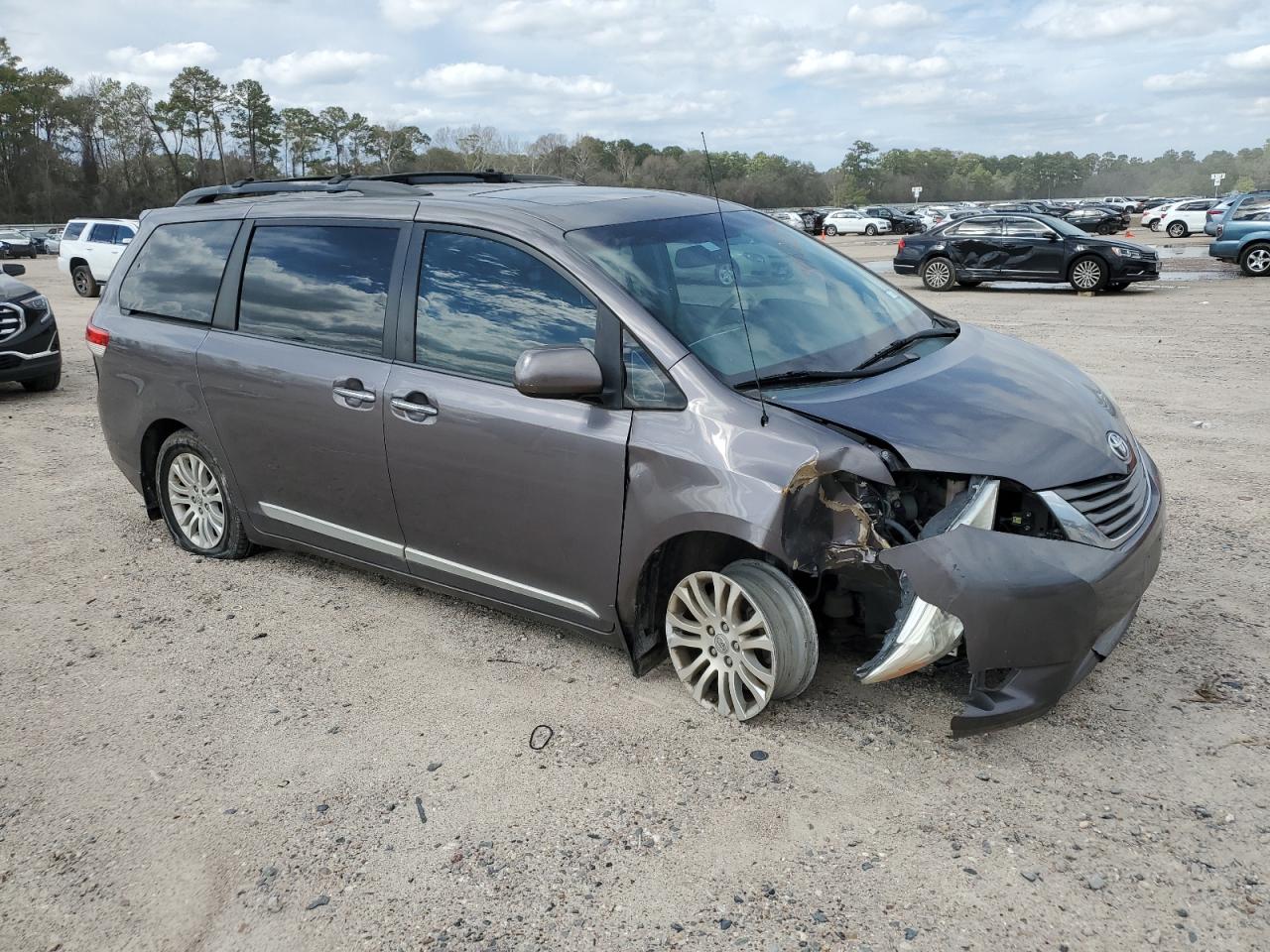 Photo 3 VIN: 5TDYK3DC1DS319994 - TOYOTA SIENNA 