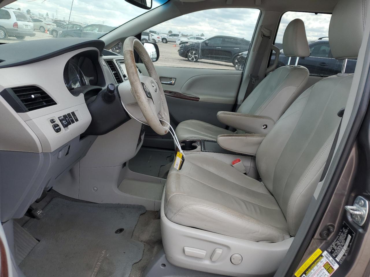 Photo 6 VIN: 5TDYK3DC1DS319994 - TOYOTA SIENNA 