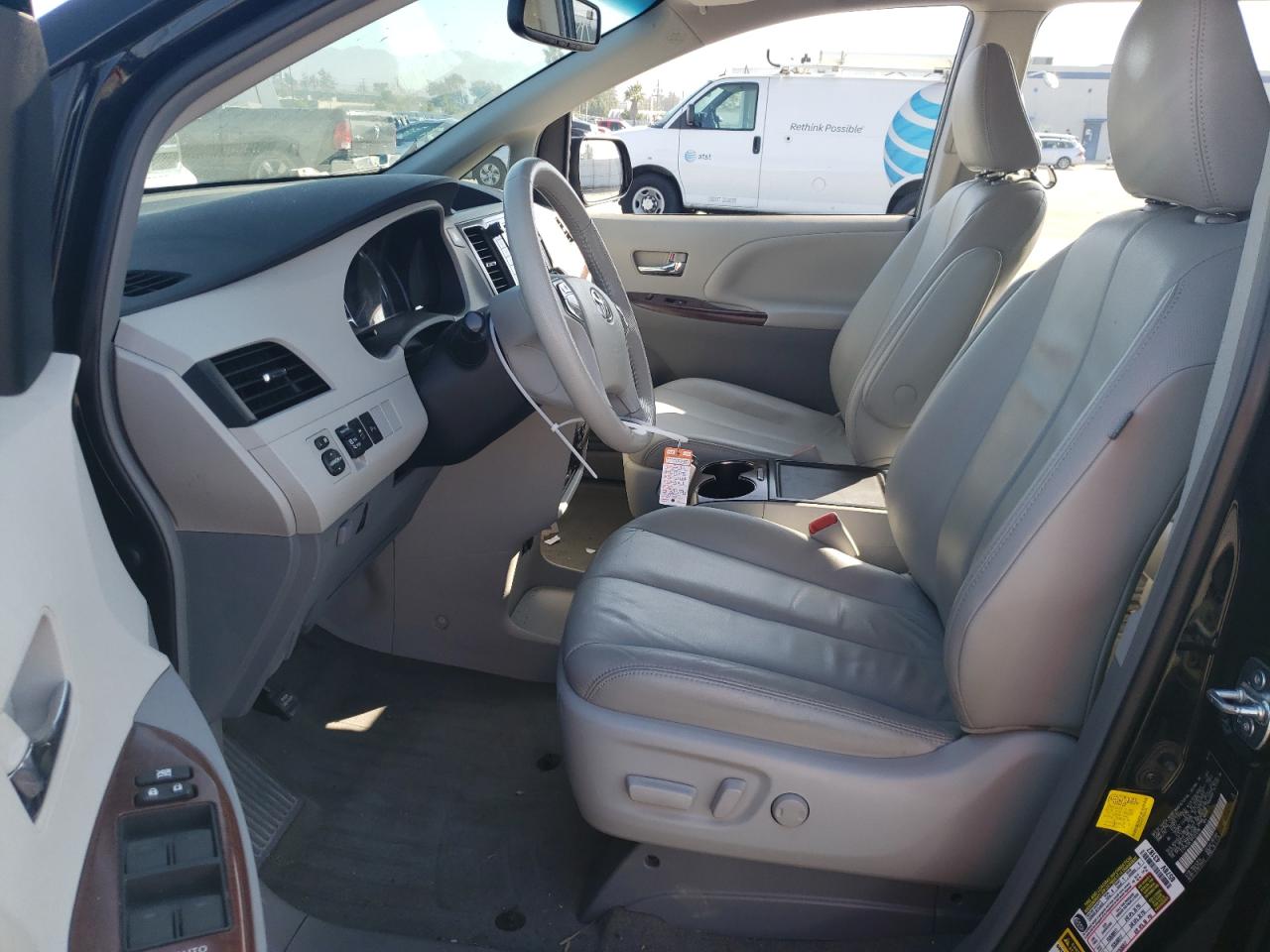 Photo 6 VIN: 5TDYK3DC1DS323298 - TOYOTA SIENNA 