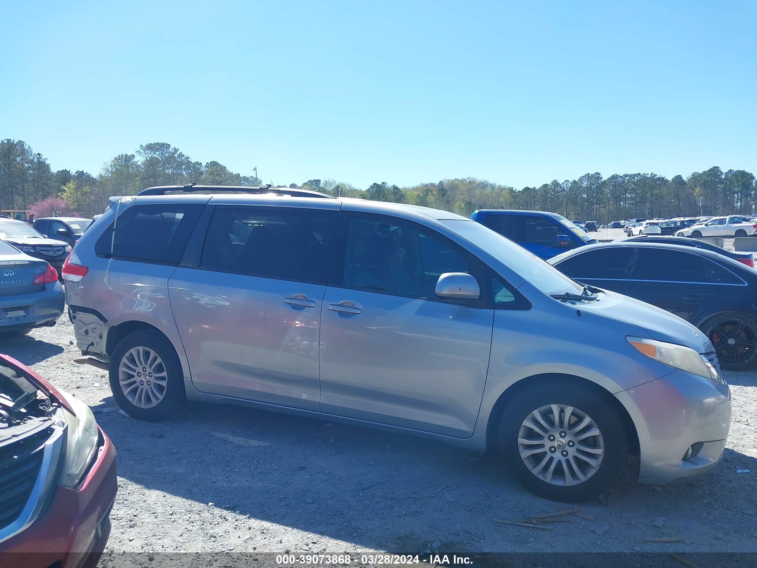 Photo 12 VIN: 5TDYK3DC1DS325973 - TOYOTA SIENNA 