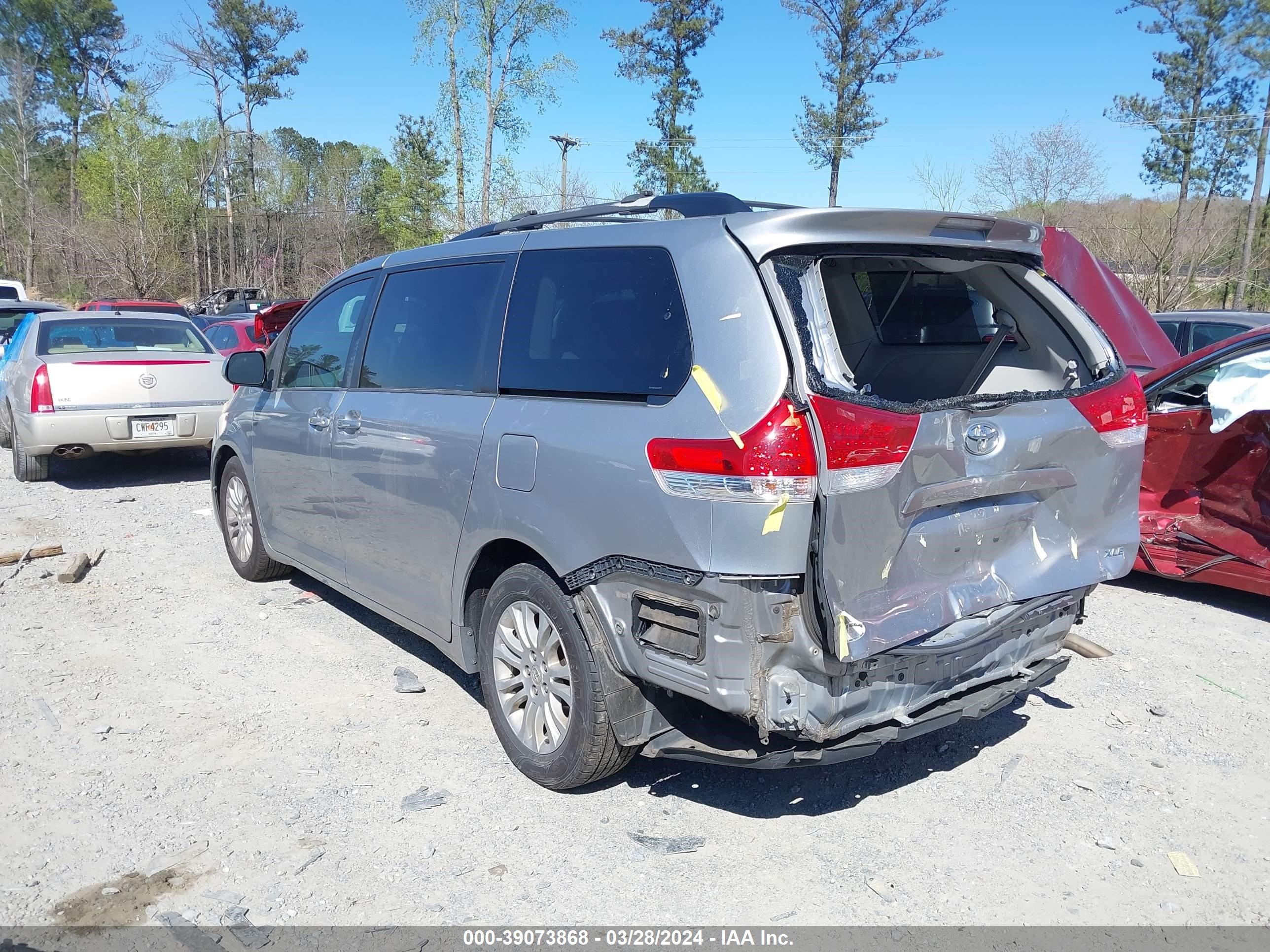 Photo 2 VIN: 5TDYK3DC1DS325973 - TOYOTA SIENNA 