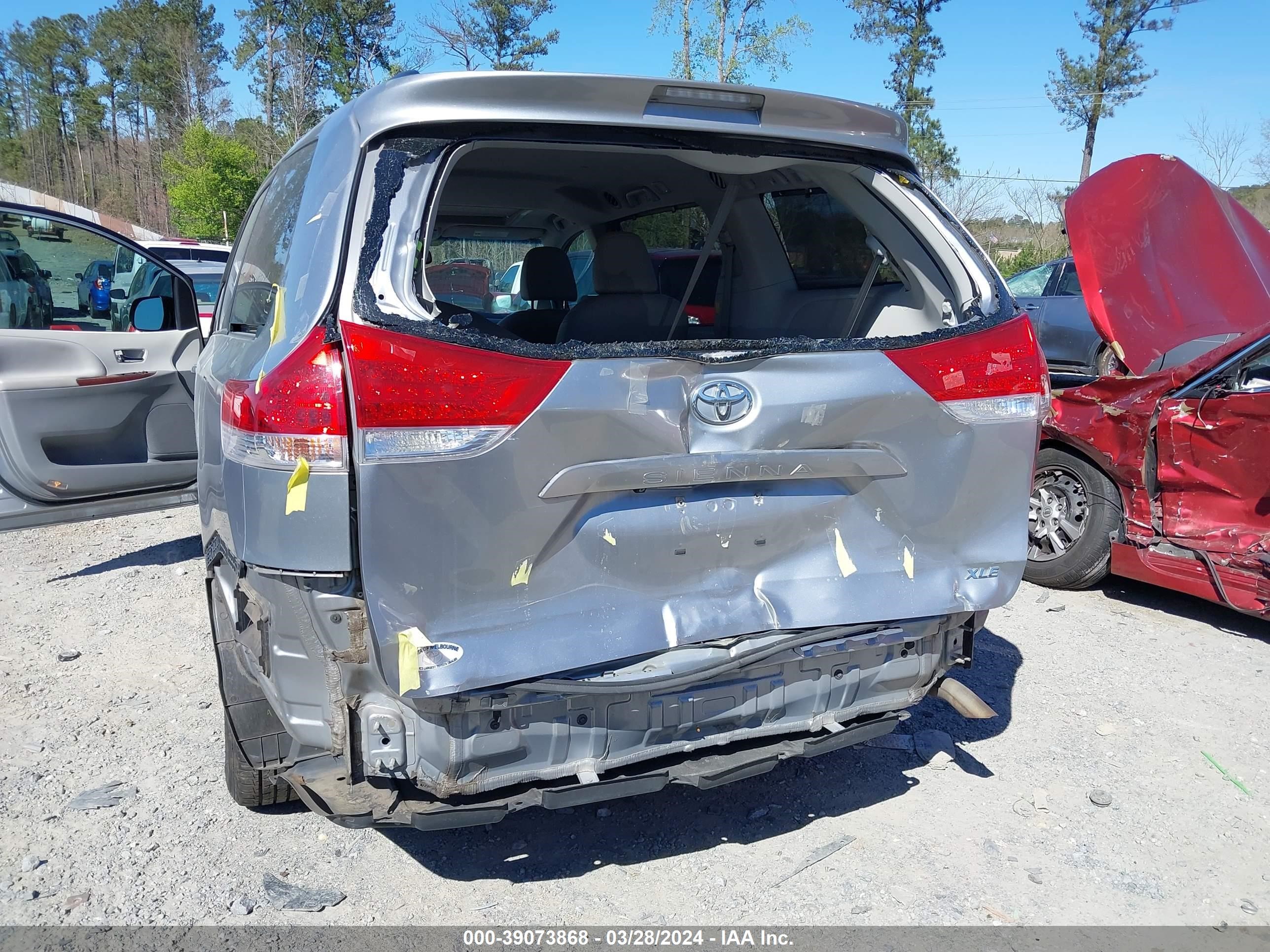 Photo 5 VIN: 5TDYK3DC1DS325973 - TOYOTA SIENNA 