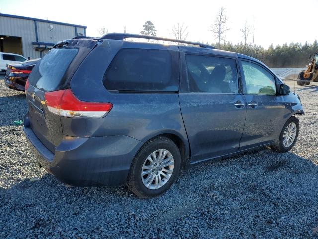 Photo 2 VIN: 5TDYK3DC1DS357449 - TOYOTA SIENNA XLE 