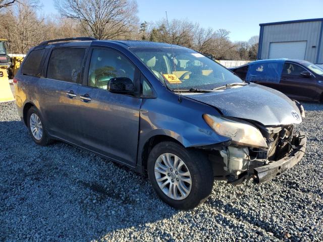 Photo 3 VIN: 5TDYK3DC1DS357449 - TOYOTA SIENNA XLE 