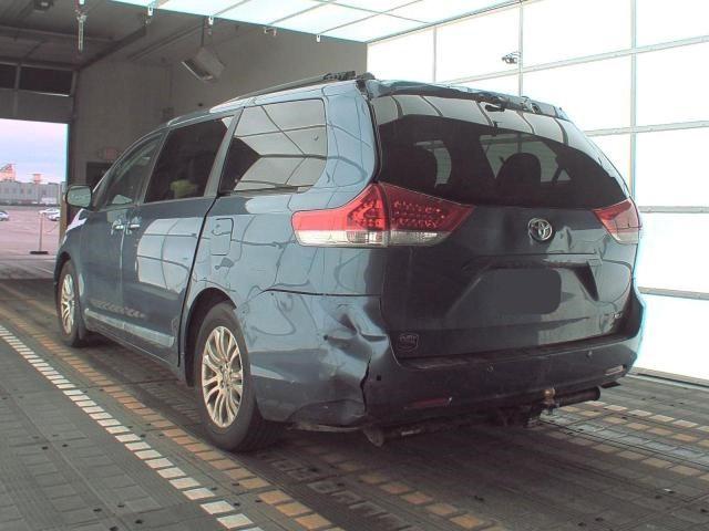 Photo 2 VIN: 5TDYK3DC1DS403023 - TOYOTA SIENNA XLE 