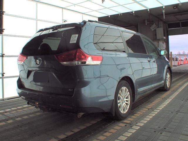 Photo 3 VIN: 5TDYK3DC1DS403023 - TOYOTA SIENNA XLE 