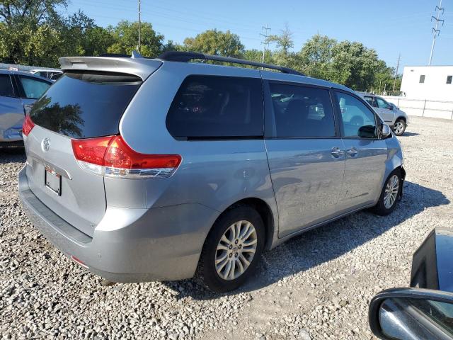 Photo 2 VIN: 5TDYK3DC1DS404981 - TOYOTA SIENNA XLE 