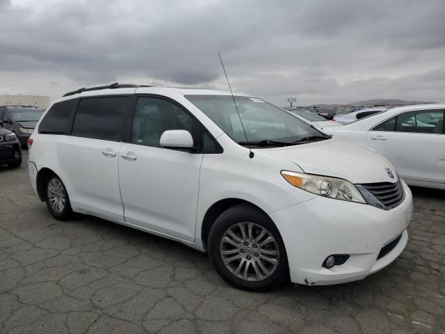 Photo 3 VIN: 5TDYK3DC1ES409129 - TOYOTA SIENNA XLE 