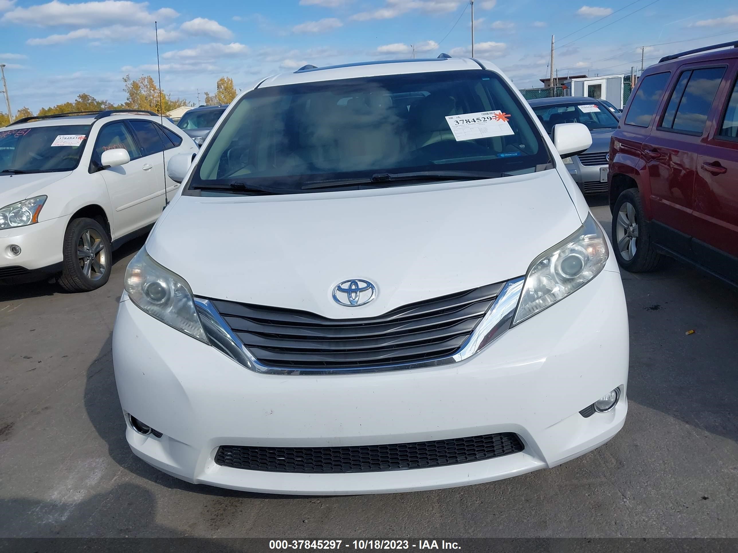 Photo 11 VIN: 5TDYK3DC1ES441076 - TOYOTA SIENNA 