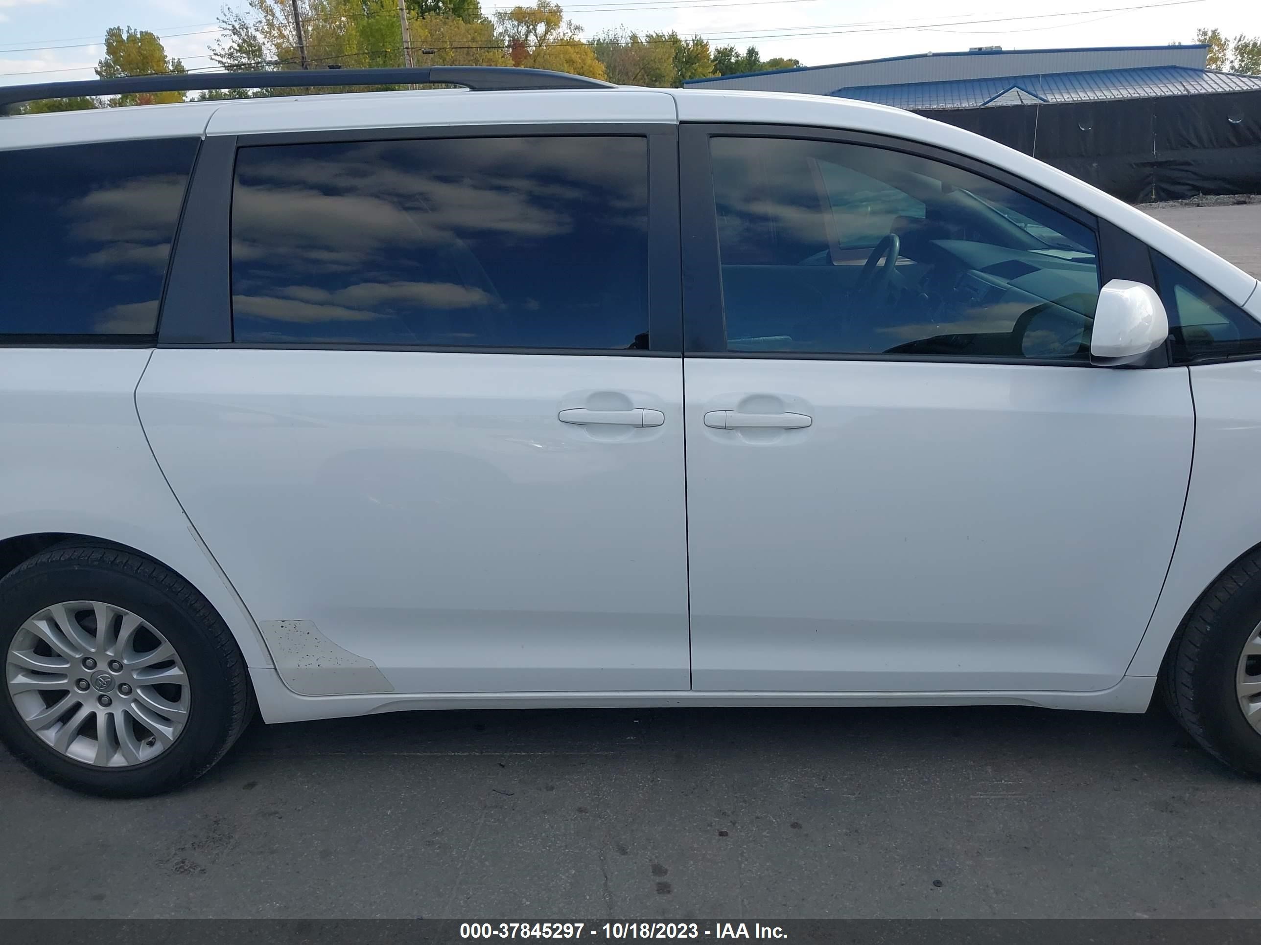 Photo 12 VIN: 5TDYK3DC1ES441076 - TOYOTA SIENNA 